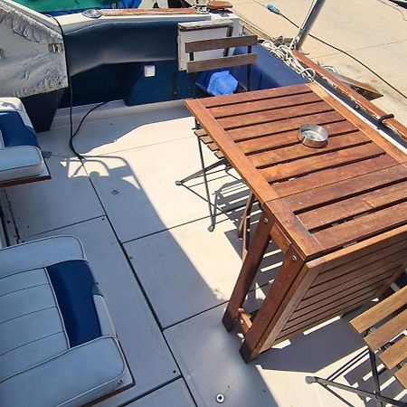 Boat To Sleep In Barcelona Hotel Sant Adria de Besos Exterior photo